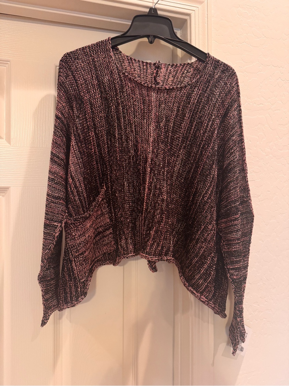 NWT  Paper Temples Layered Pocket Cropped Knit Pullover, one size pink black